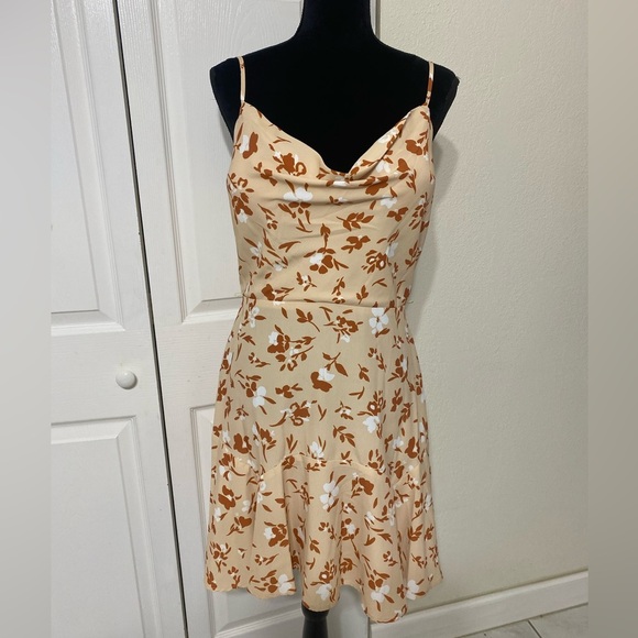 - WILLOW Floral mini dress size M - Picture 2 of 10